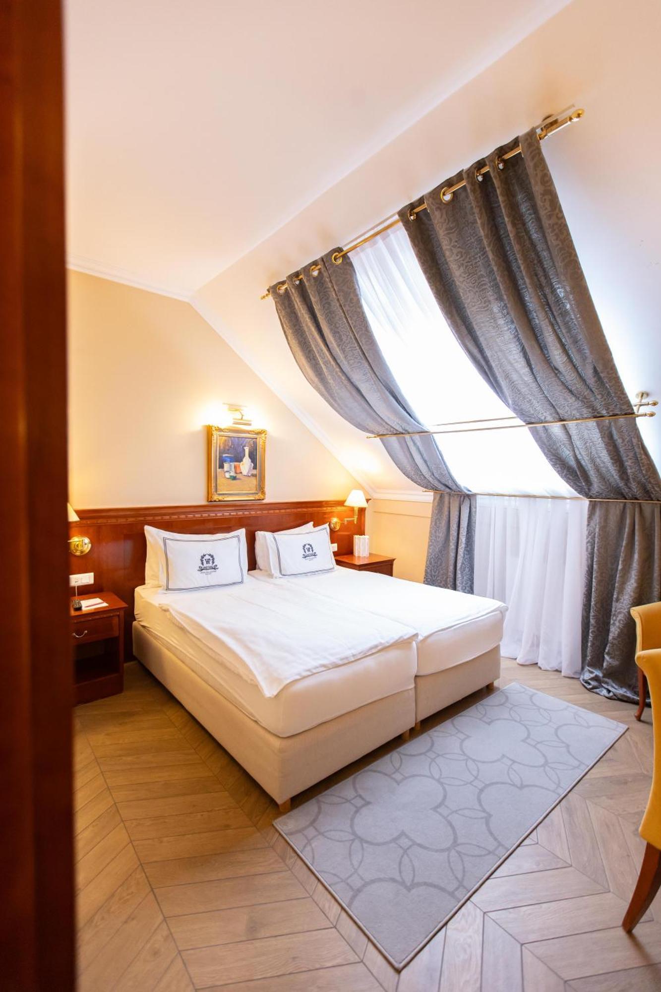 Hotel Waldinger Osijek Bagian luar foto