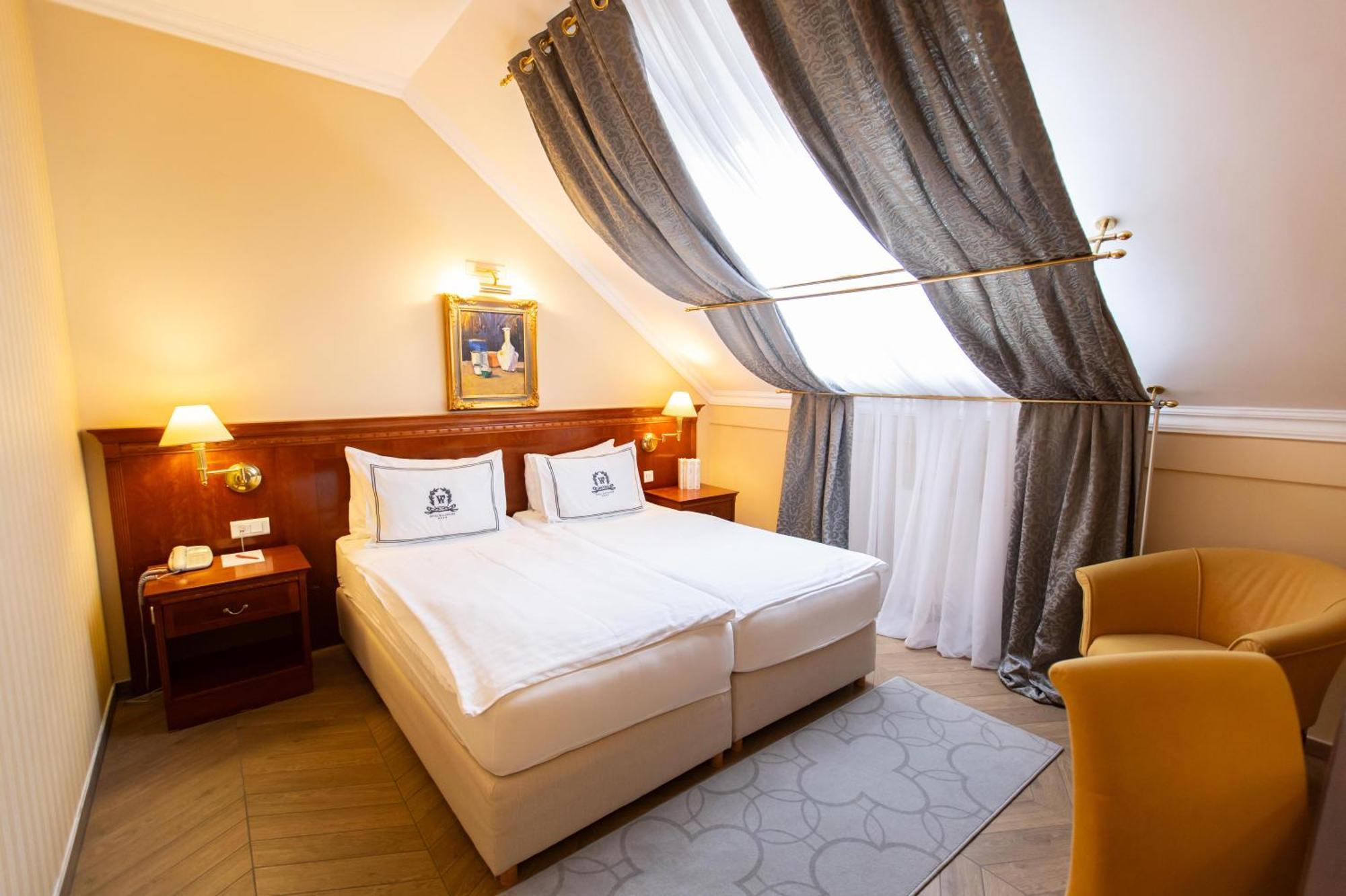 Hotel Waldinger Osijek Bagian luar foto