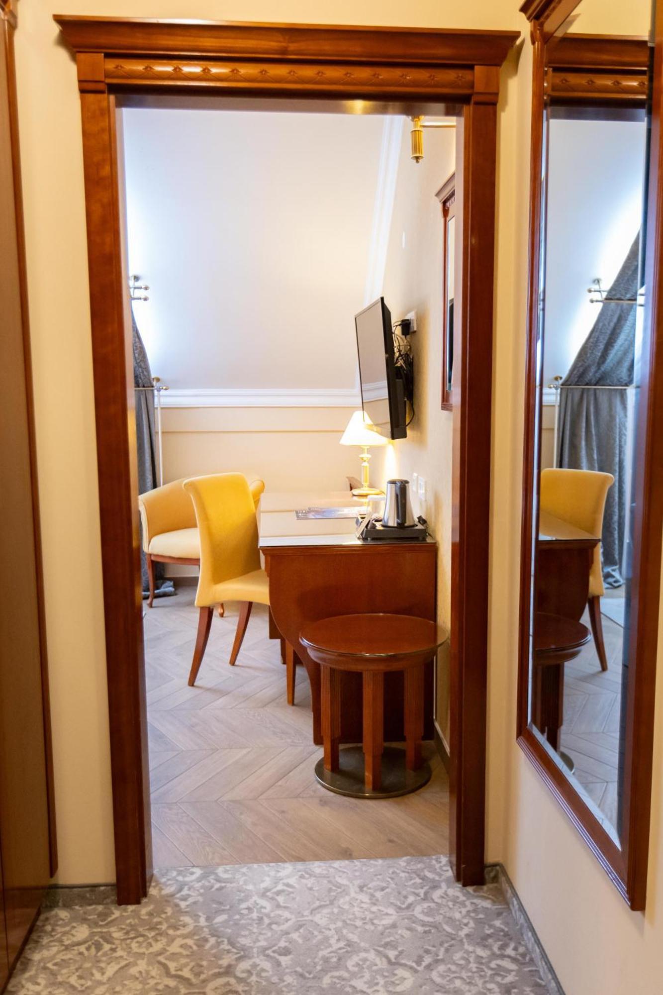 Hotel Waldinger Osijek Bagian luar foto