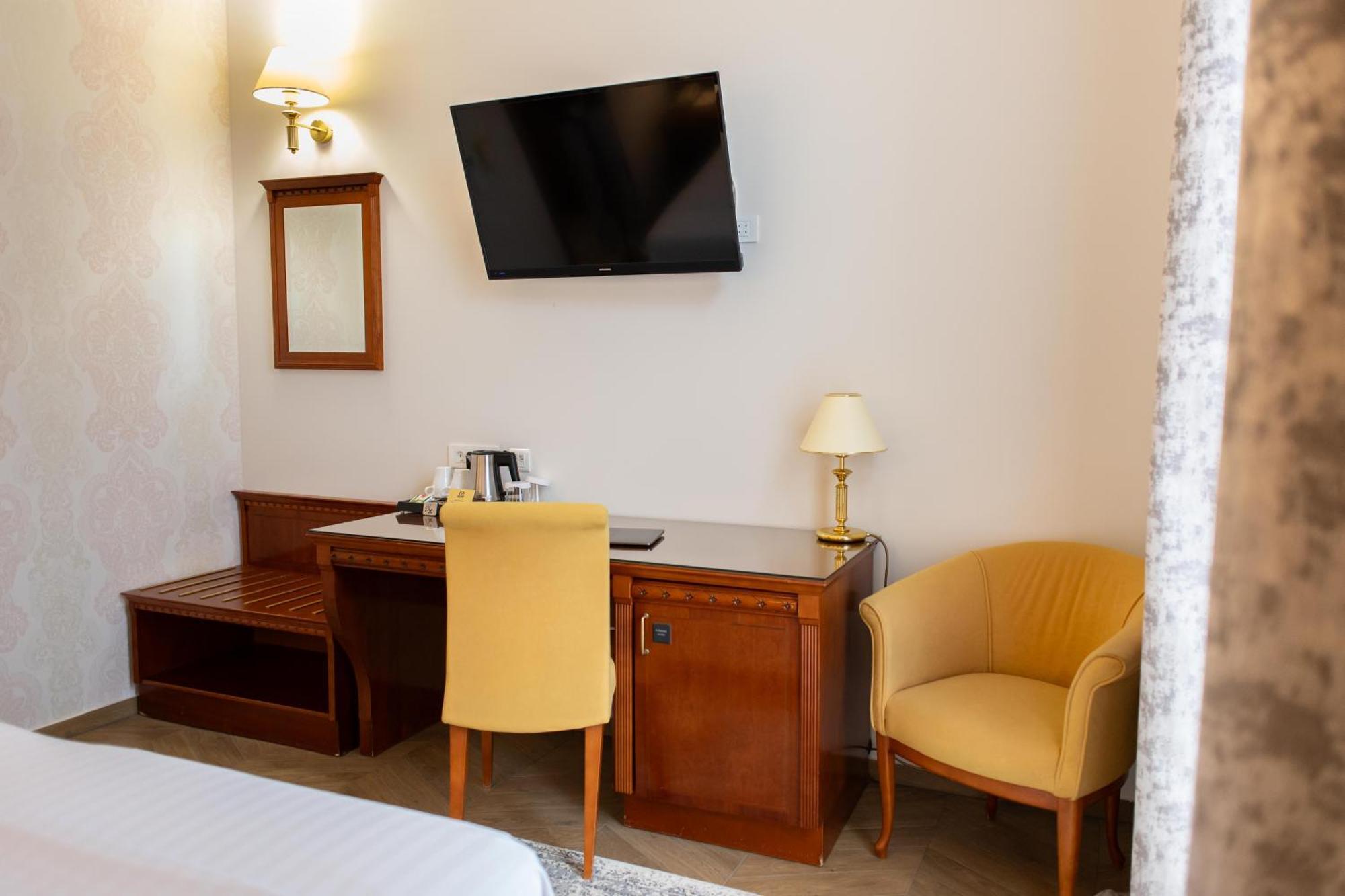 Hotel Waldinger Osijek Bagian luar foto
