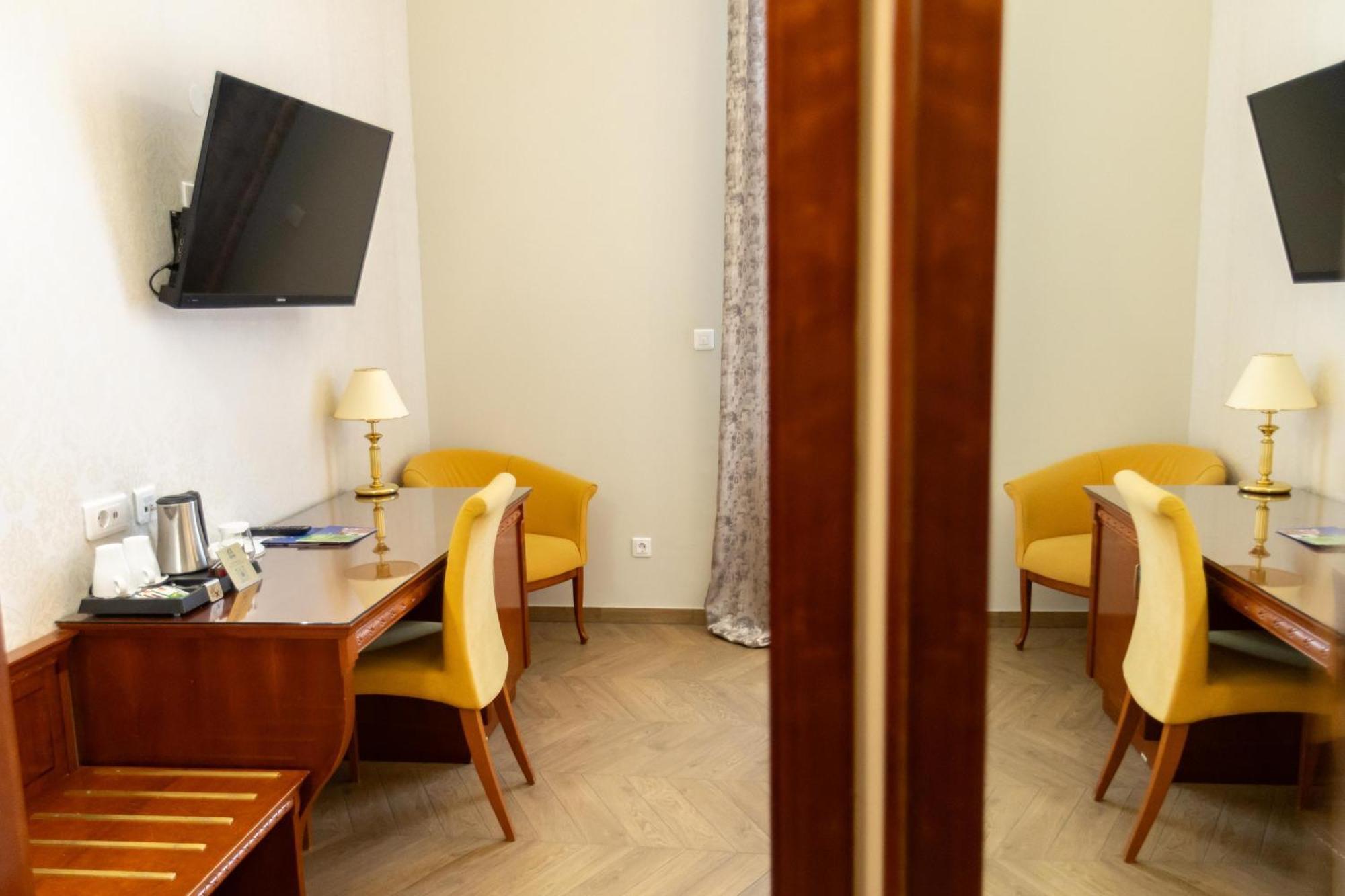Hotel Waldinger Osijek Bagian luar foto