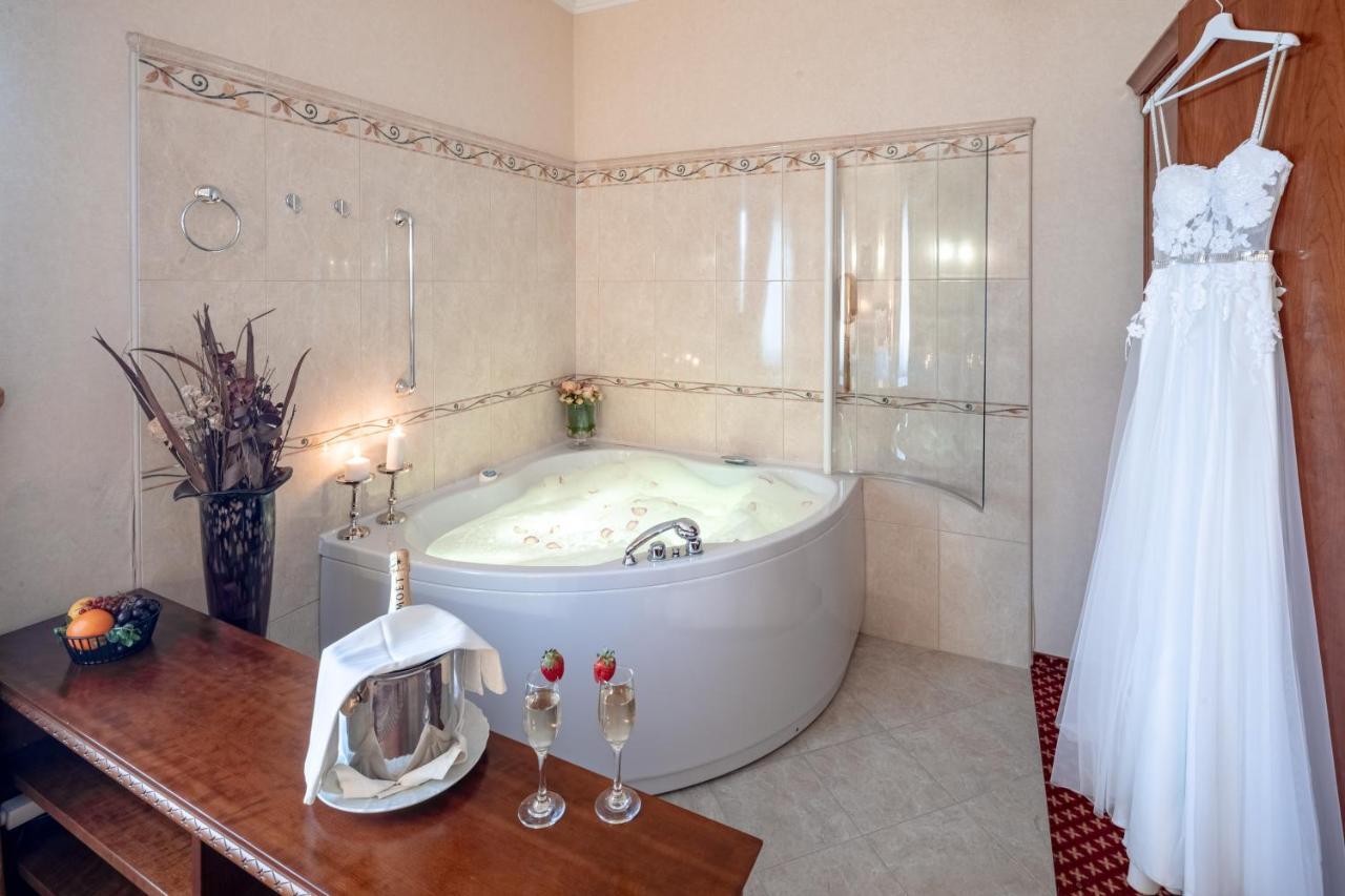 Hotel Waldinger Osijek Bagian luar foto